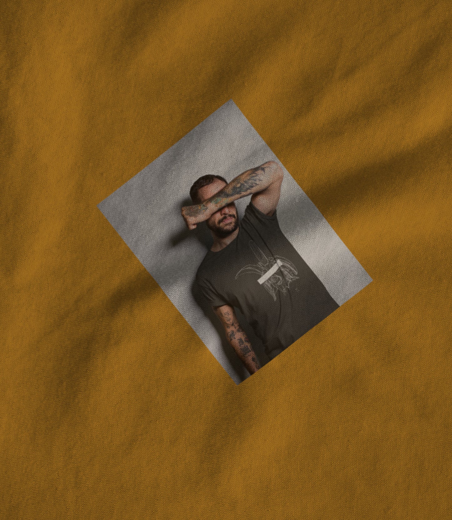 yello1 Unisex T-shirt